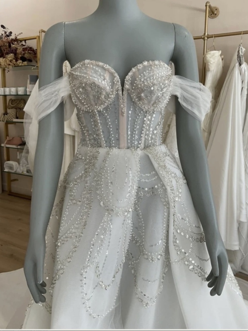 Pallas Couture, Custom